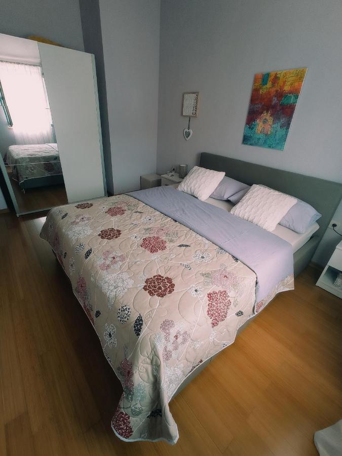Apartment Silvija Vinisce Bagian luar foto