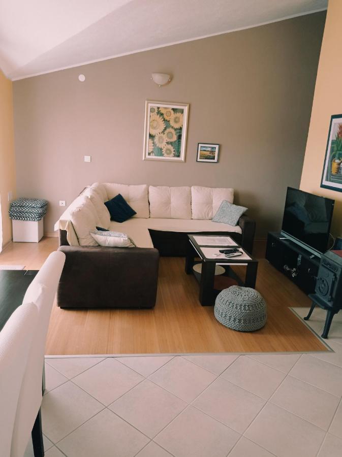 Apartment Silvija Vinisce Bagian luar foto