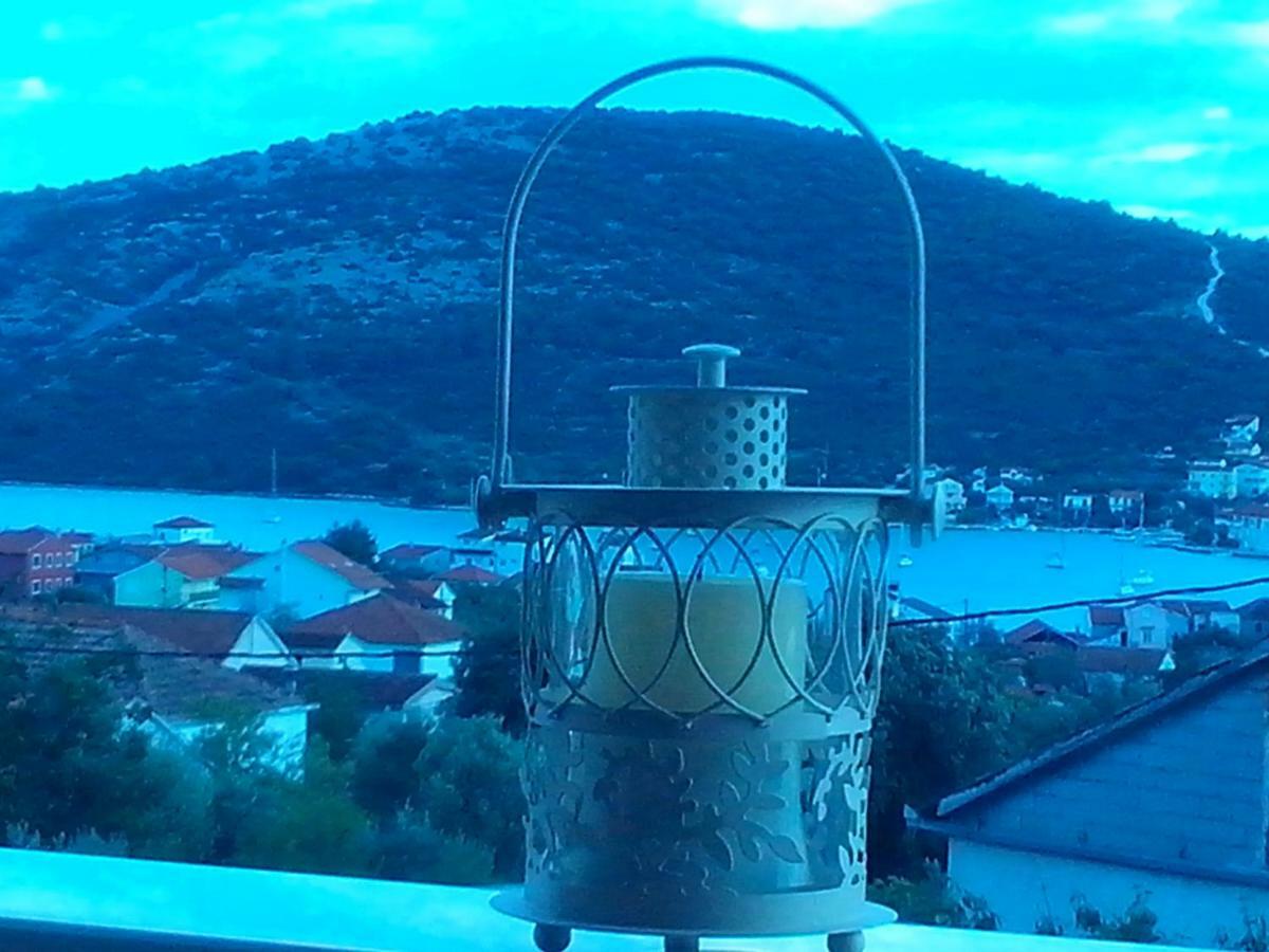 Apartment Silvija Vinisce Bagian luar foto
