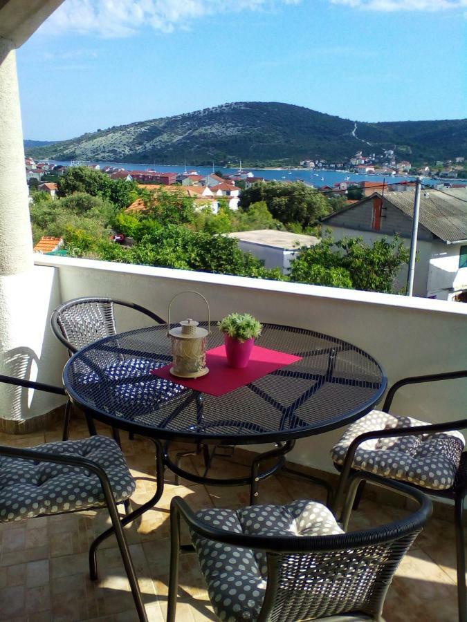 Apartment Silvija Vinisce Bagian luar foto