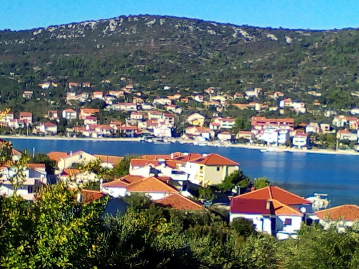 Apartment Silvija Vinisce Bagian luar foto